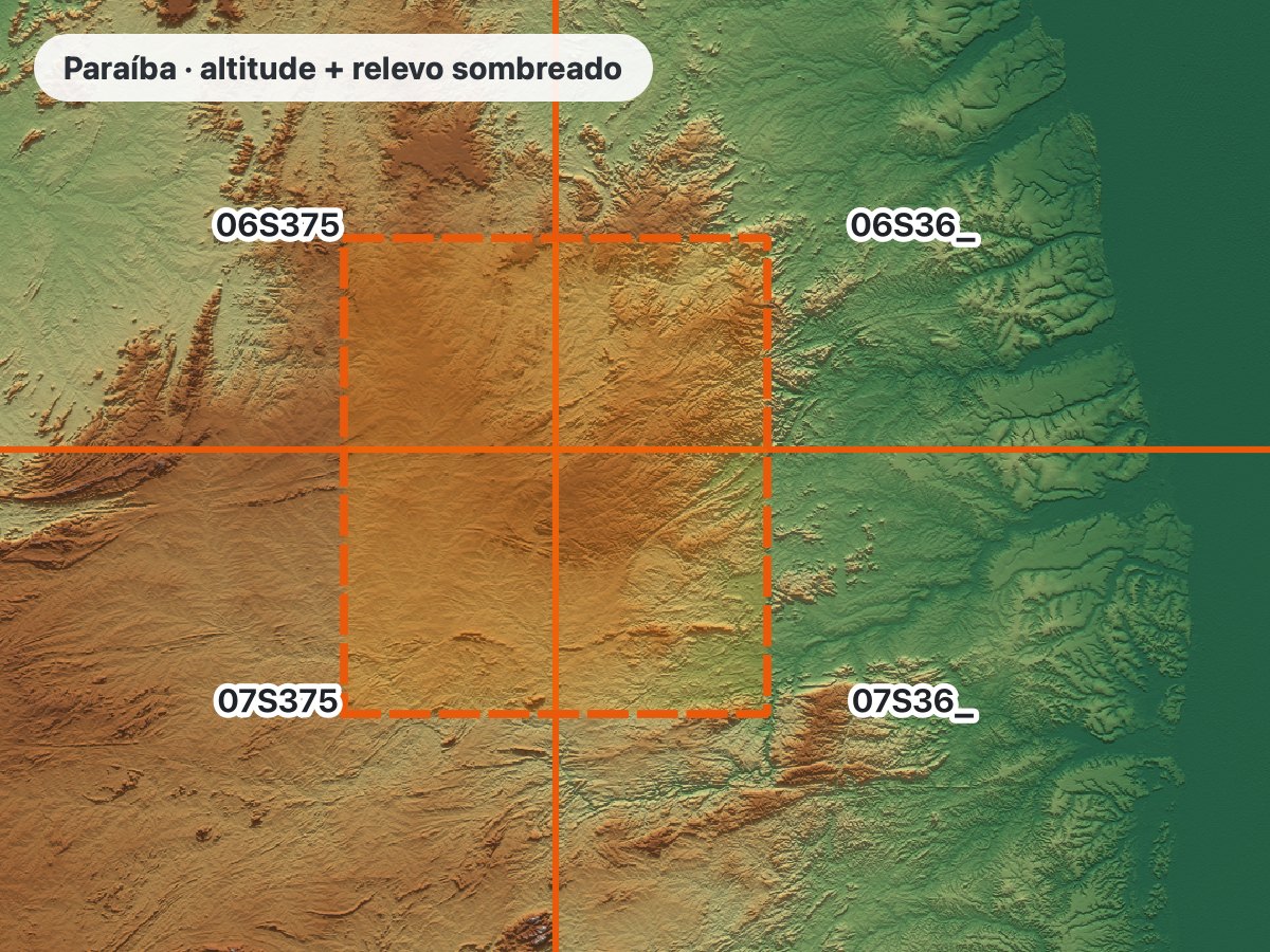 Relevo da Paraíba entre o litoral e o planalto da Borborema: altitude em cores, do verde (baixo) ao marrom (alto), com relevo sombreado; uma seleção tracejada laranja cruza quatro folhas TOPODATA, 06S375, 06S36_, 07S375 e 07S36_